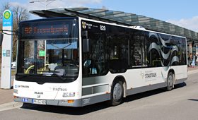 Ein Neckarsulmer Stadtbus an der Haltestelle ZOB/Ballei