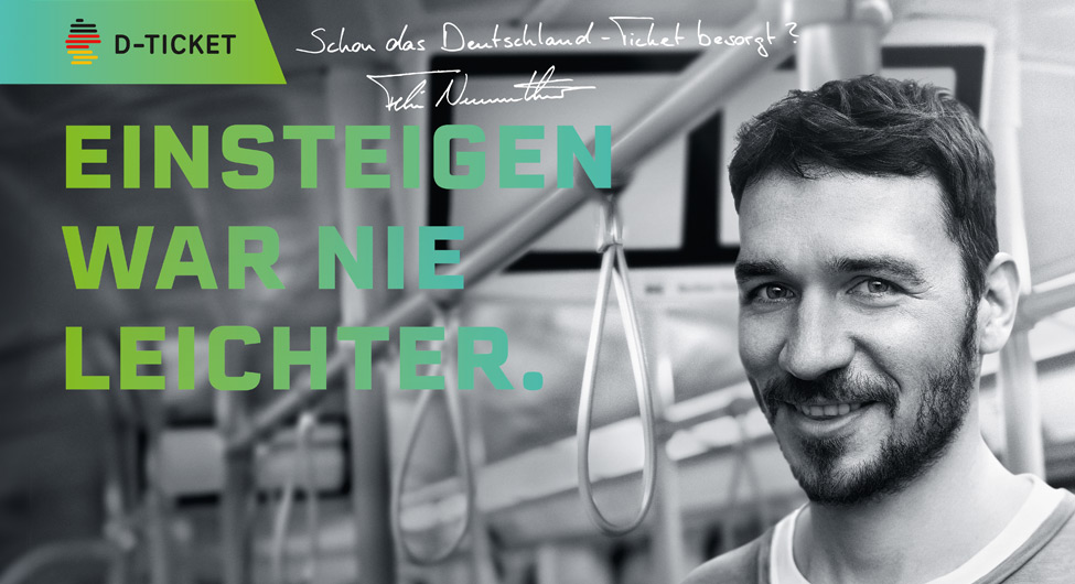 Felix Neureuther im Bus mit dem Slogan "Einsteigen war nie leichter"